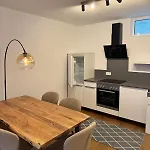 New Spacious Luxury At Rathaushausplatz