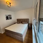 New Spacious Luxury At Rathaushausplatz Apartment