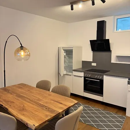 New Spacious Luxury At Rathaushausplatz