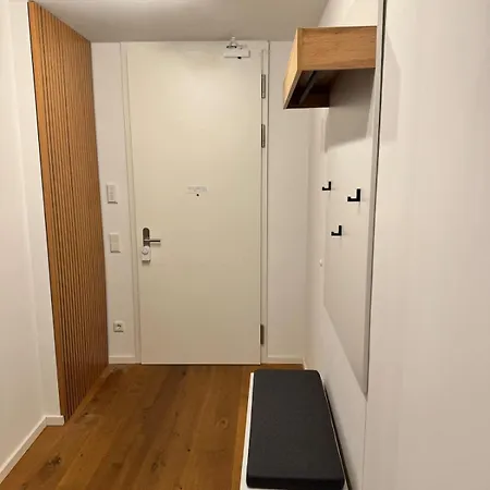 Apartamento New Spacious Luxury At Rathaushausplatz *