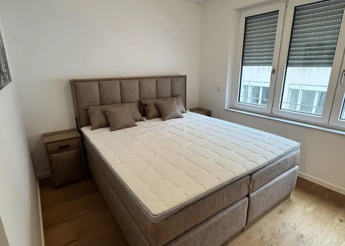 New Spacious Luxury At Rathaushausplatz *